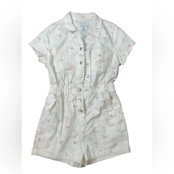 Size small celebrity pink utility style floral romper with snap buttons so cute - Picture 4 of 5